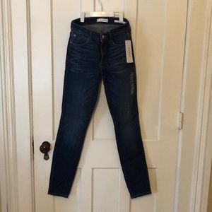 Women’s Guess jeans NWT